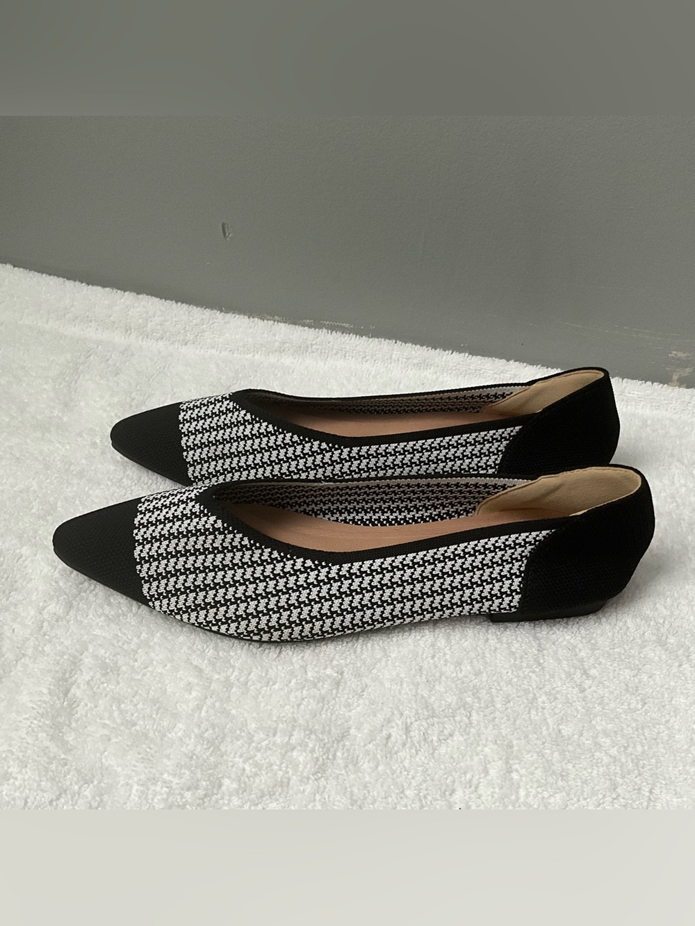 Semwiss Pointed Houndstooth Knit Flats in Black & White - Women